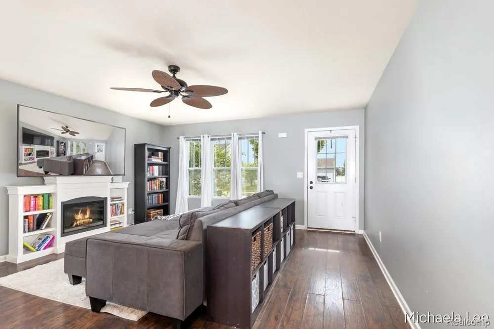 607 Nantucket Drive Lansing City, MI 48906