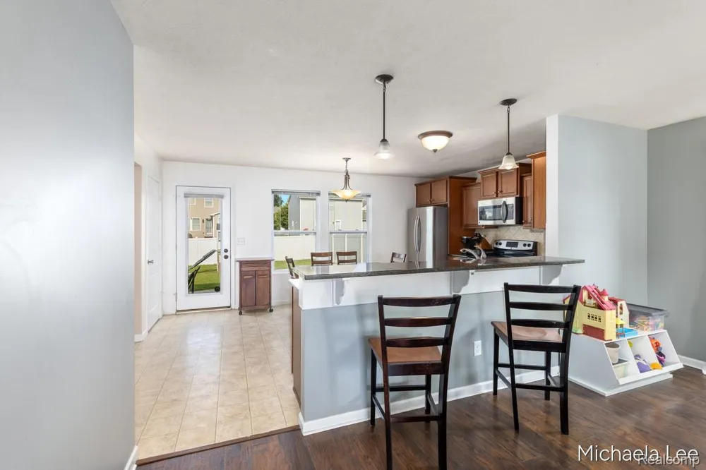 607 Nantucket Drive Lansing City, MI 48906