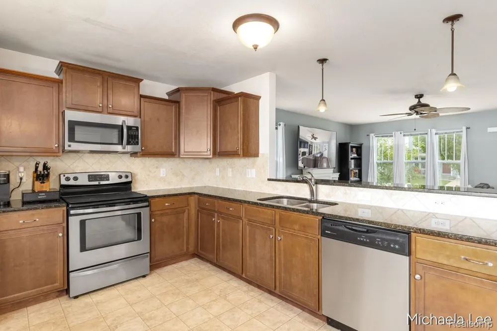 607 Nantucket Drive Lansing City, MI 48906
