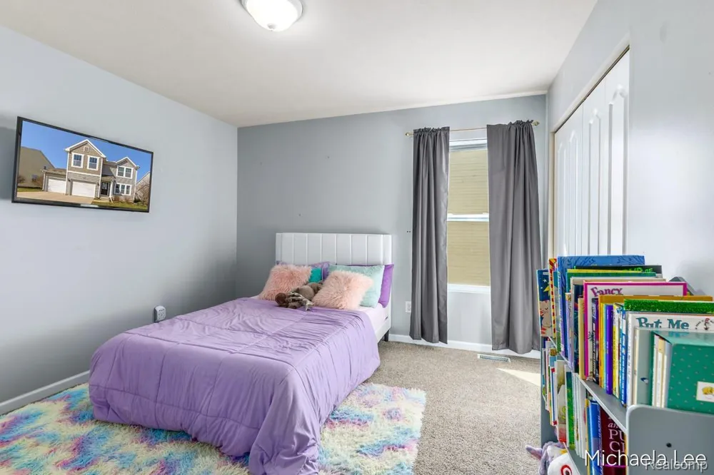 607 Nantucket Drive Lansing City, MI 48906