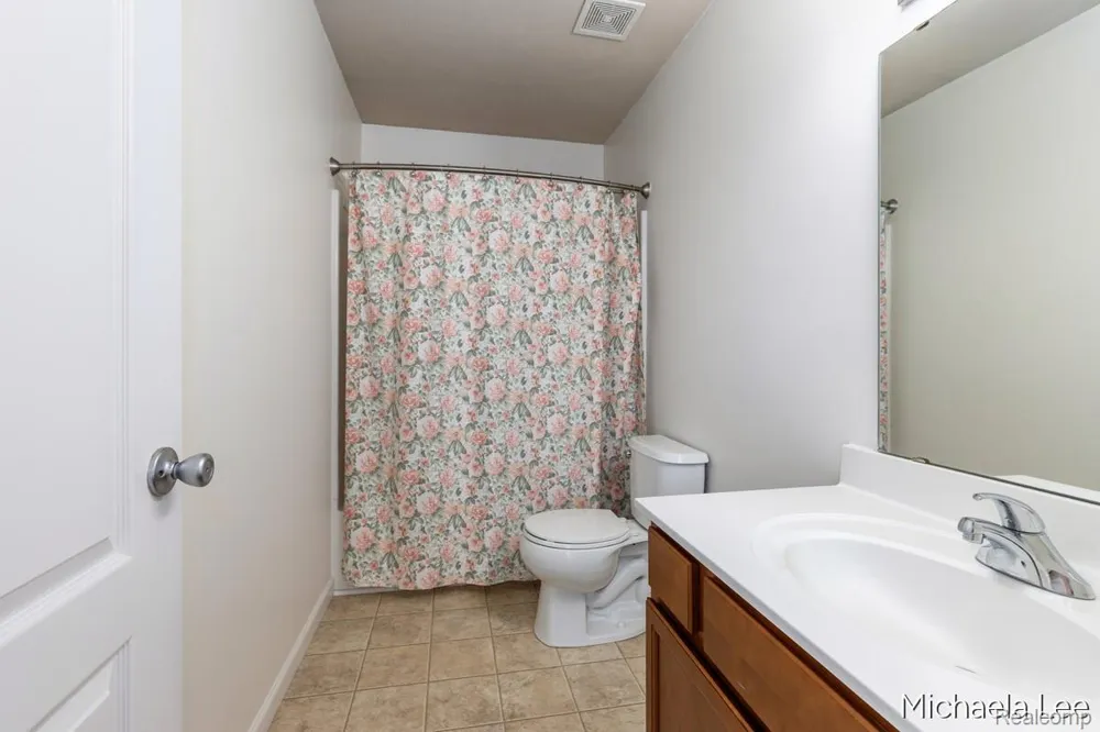 607 Nantucket Drive Lansing City, MI 48906