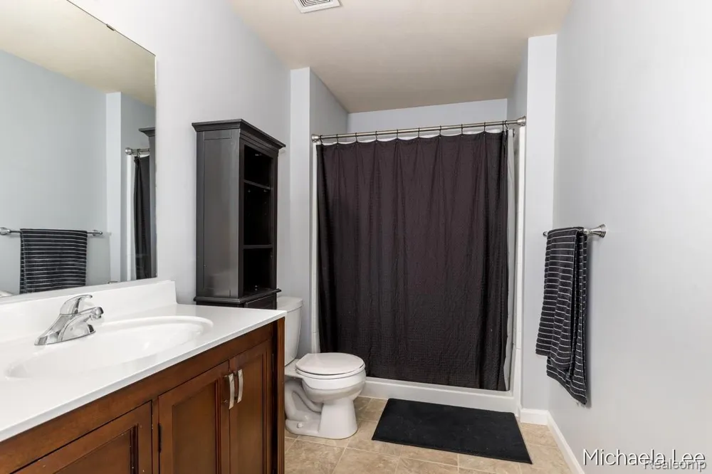 607 Nantucket Drive Lansing City, MI 48906