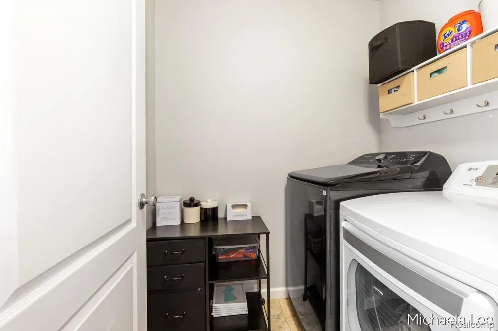 607 Nantucket Drive Lansing City, MI 48906