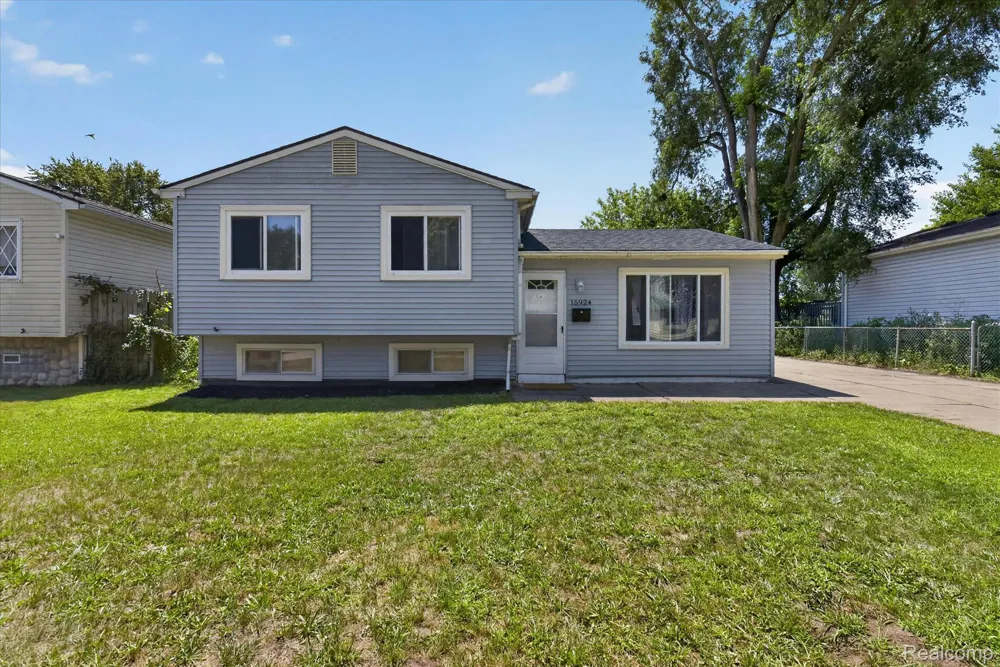 15924 Orchard Street Romulus City, MI 48174