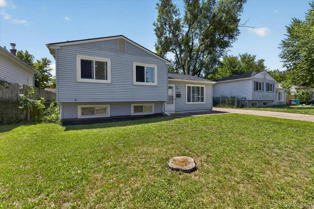 15924 Orchard Street Romulus City, MI 48174