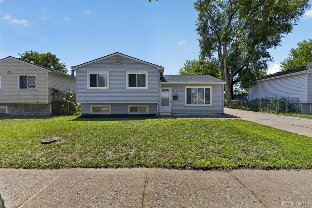 15924 Orchard Street Romulus City, MI 48174