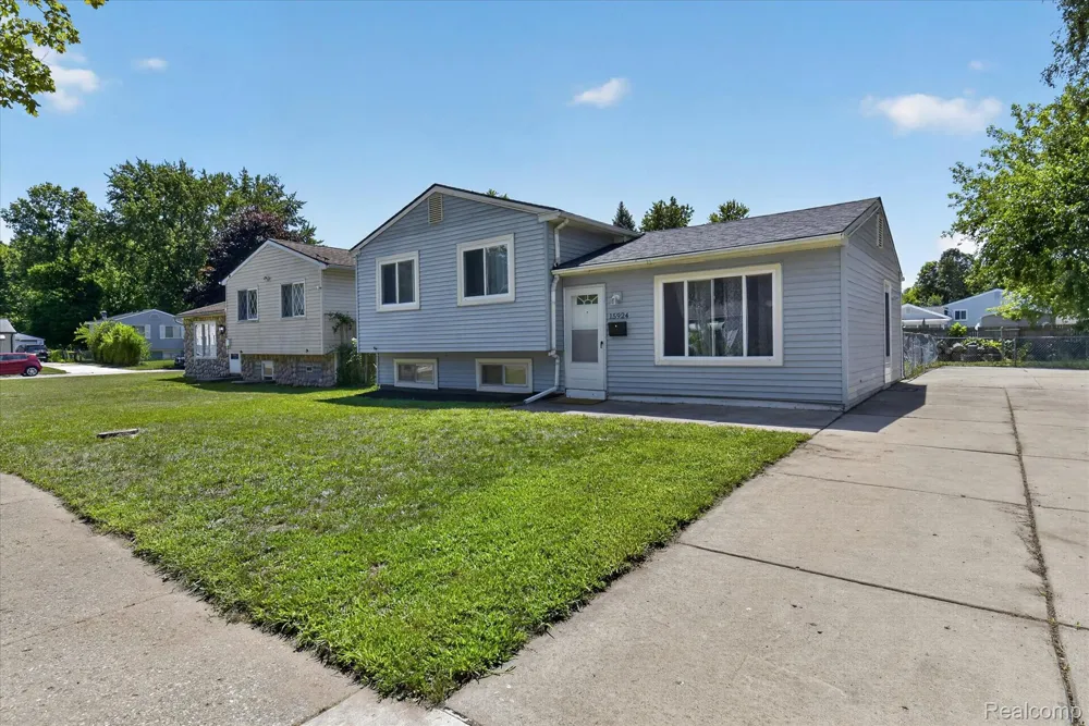 15924 Orchard Street Romulus City, MI 48174
