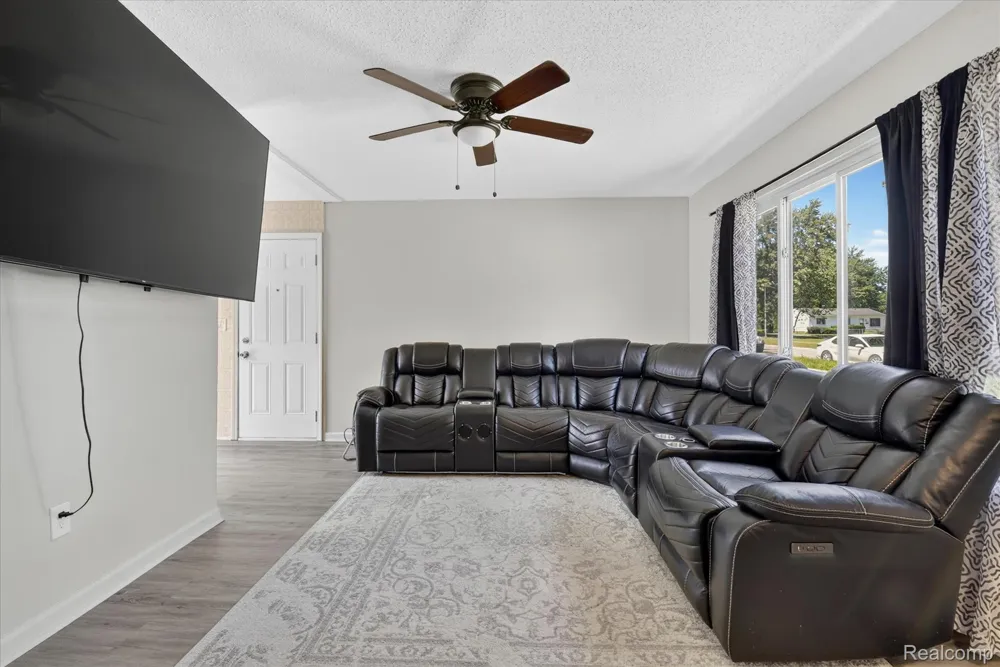 15924 Orchard Street Romulus City, MI 48174
