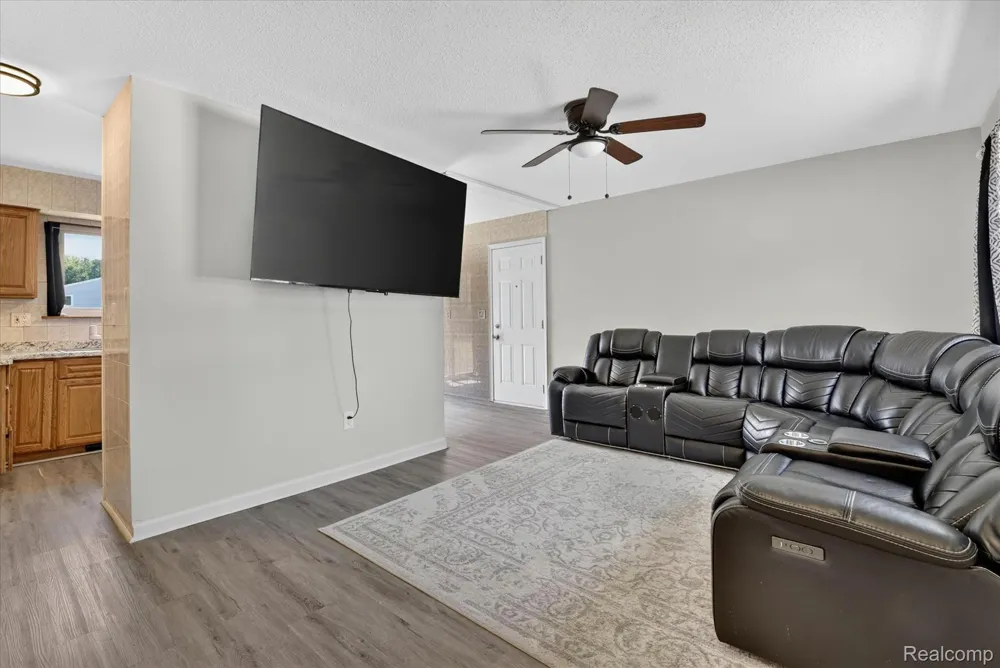 15924 Orchard Street Romulus City, MI 48174