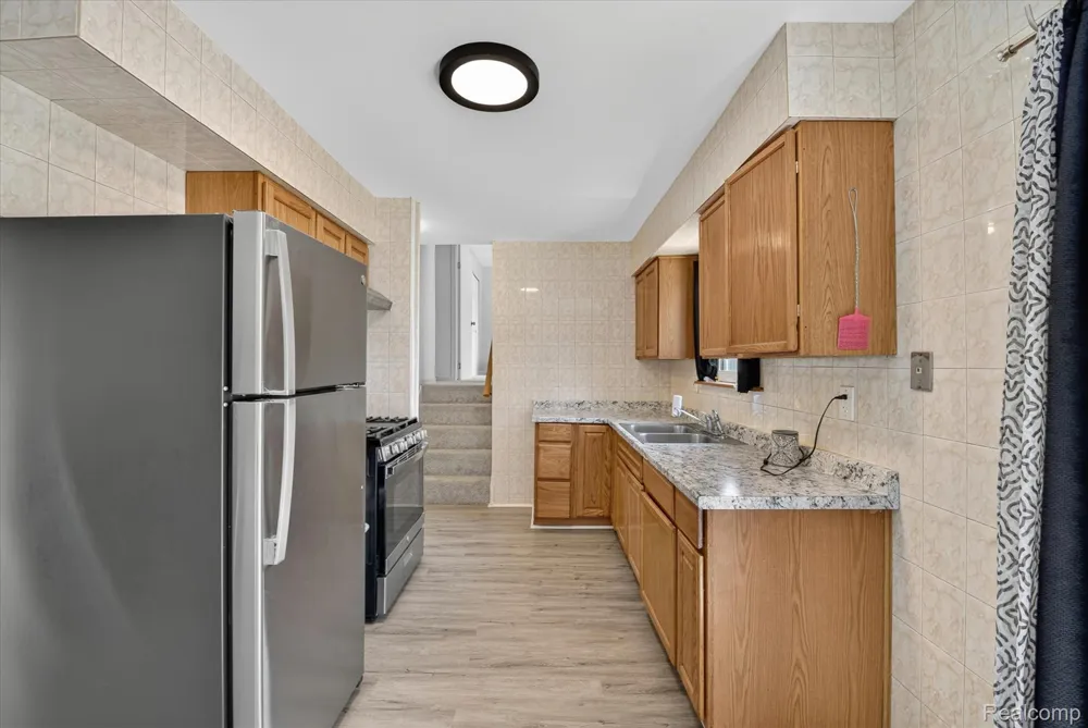 15924 Orchard Street Romulus City, MI 48174
