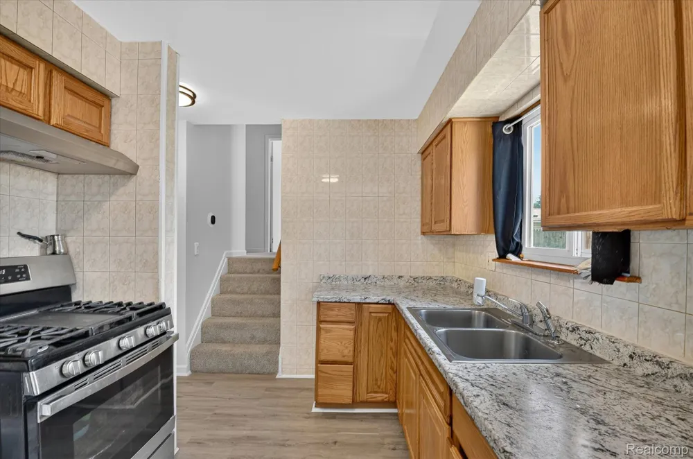 15924 Orchard Street Romulus City, MI 48174