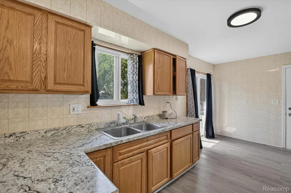 15924 Orchard Street Romulus City, MI 48174