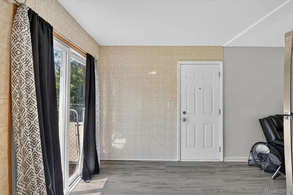 15924 Orchard Street Romulus City, MI 48174