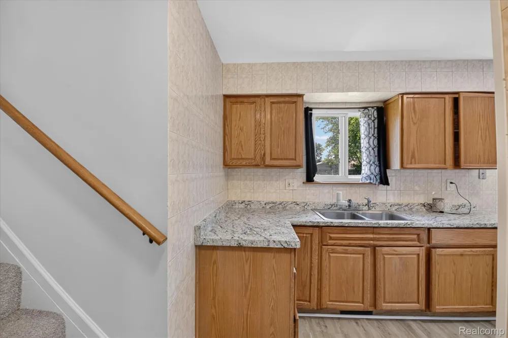 15924 Orchard Street Romulus City, MI 48174