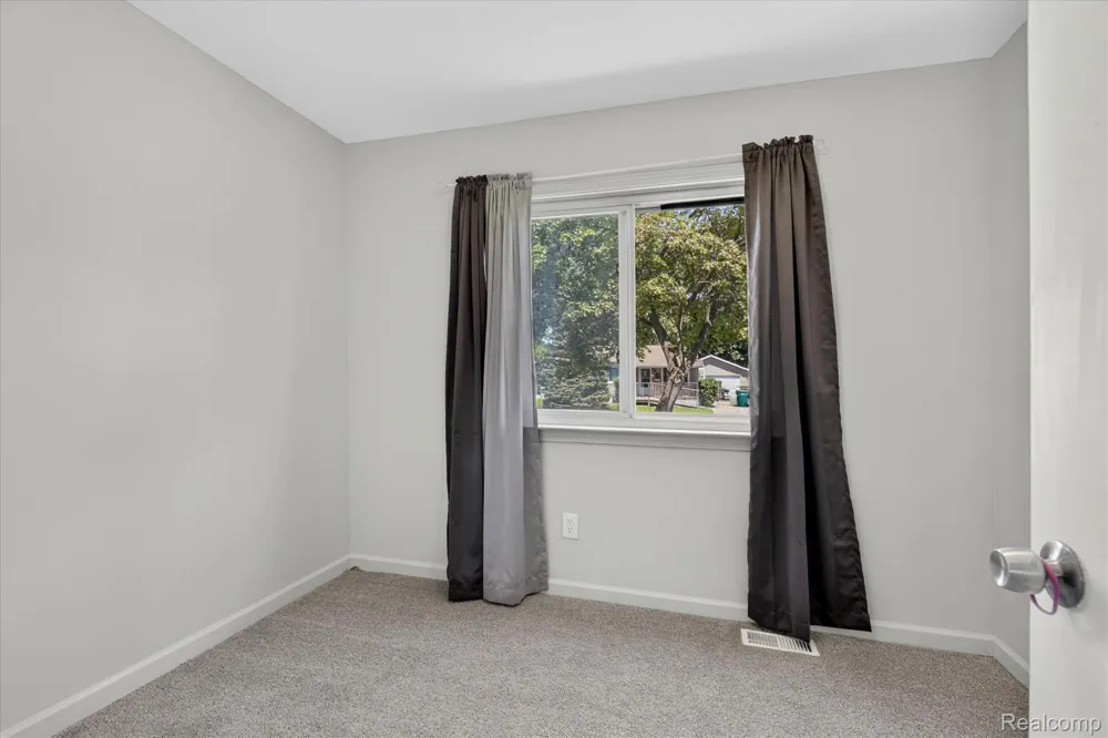 15924 Orchard Street Romulus City, MI 48174