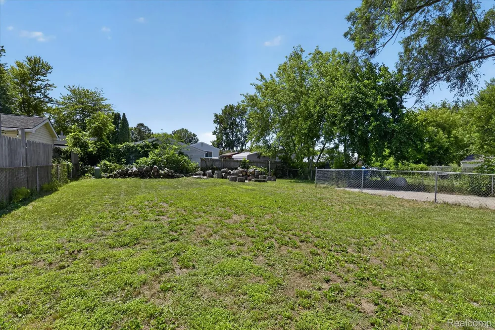 15924 Orchard Street Romulus City, MI 48174