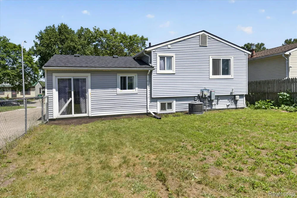 15924 Orchard Street Romulus City, MI 48174