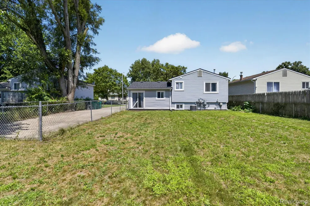 15924 Orchard Street Romulus City, MI 48174