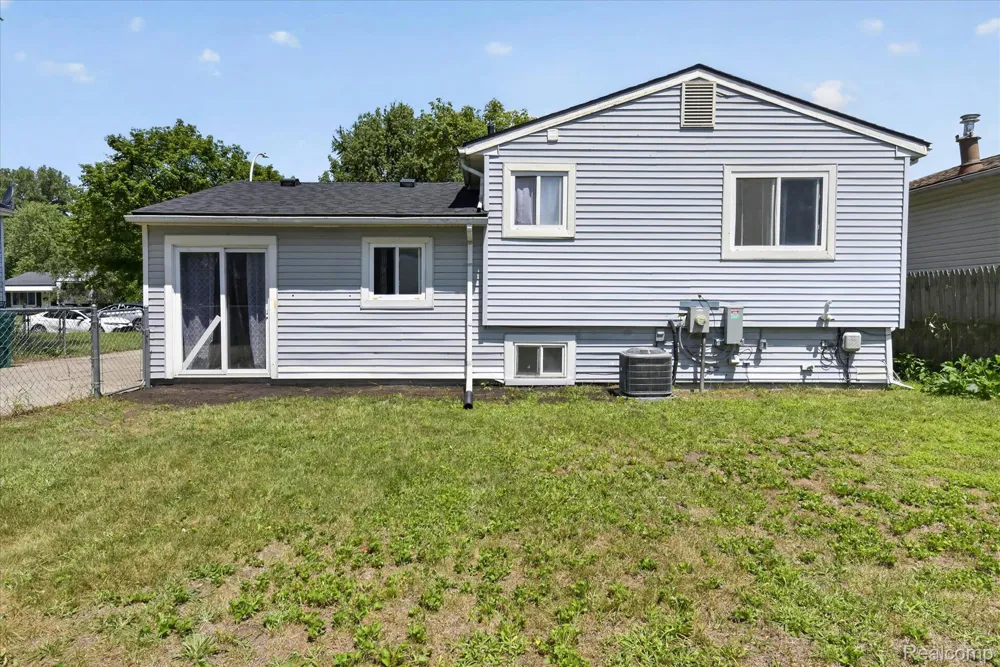 15924 Orchard Street Romulus City, MI 48174