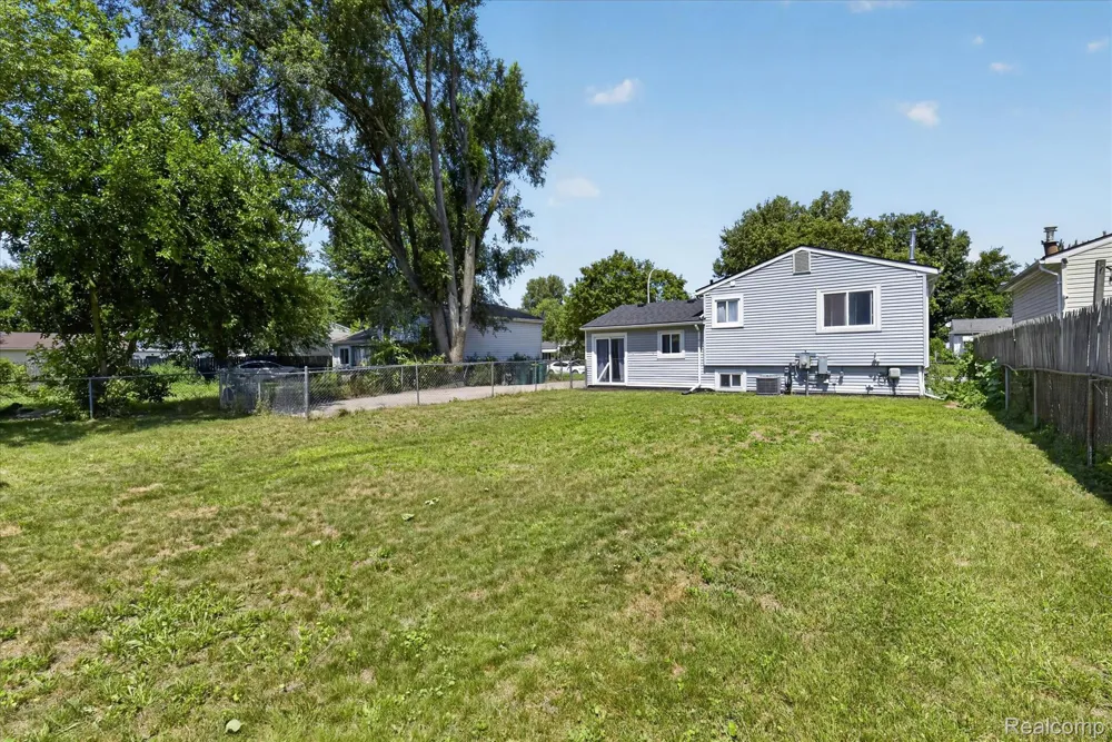 15924 Orchard Street Romulus City, MI 48174