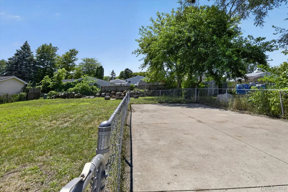 15924 Orchard Street Romulus City, MI 48174