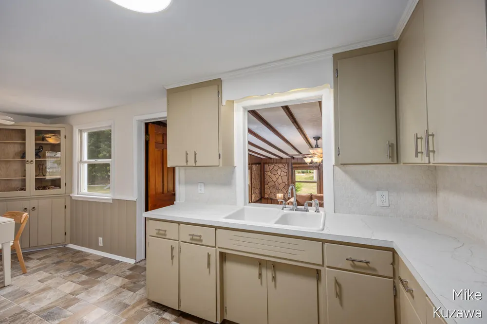 3901 Suburban Shores Drive NE Plainfield Charter Township, MI 49525