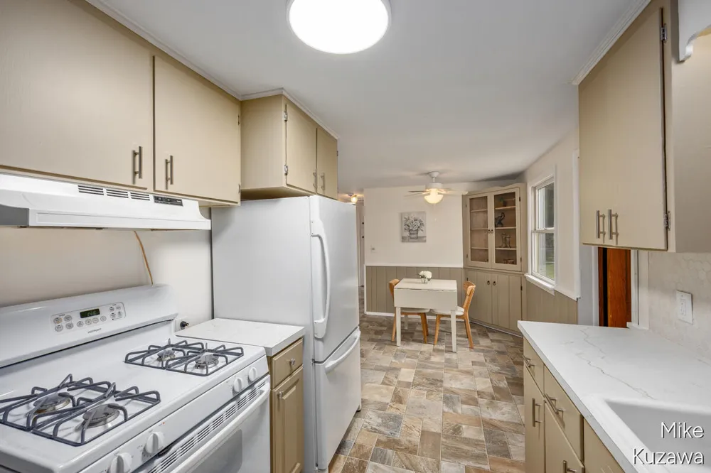 3901 Suburban Shores Drive NE Plainfield Charter Township, MI 49525