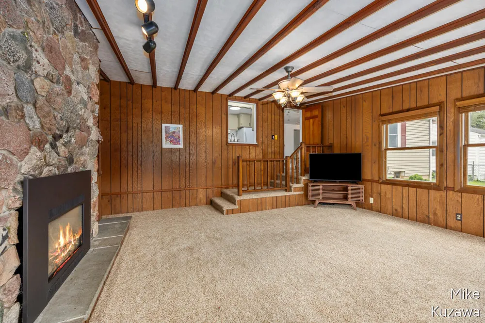 3901 Suburban Shores Drive NE Plainfield Charter Township, MI 49525