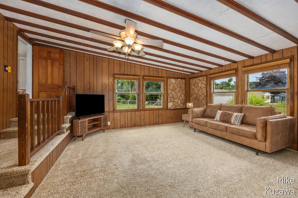 3901 Suburban Shores Drive NE Plainfield Charter Township, MI 49525