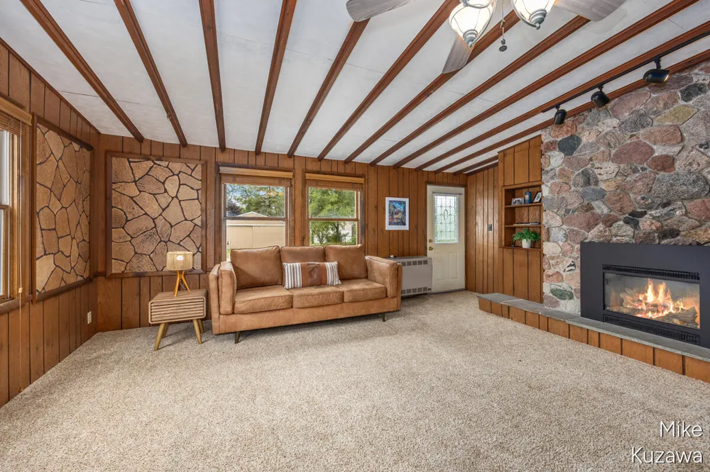 3901 Suburban Shores Drive NE Plainfield Charter Township, MI 49525