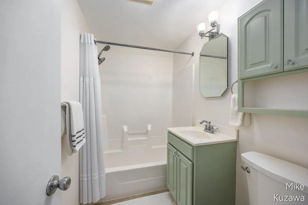3901 Suburban Shores Drive NE Plainfield Charter Township, MI 49525