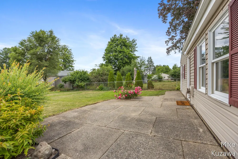 3901 Suburban Shores Drive NE Plainfield Charter Township, MI 49525