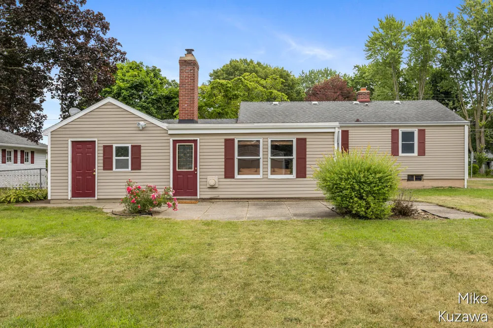 3901 Suburban Shores Drive NE Plainfield Charter Township, MI 49525