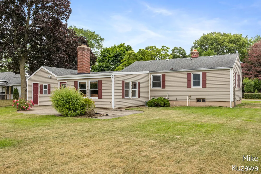 3901 Suburban Shores Drive NE Plainfield Charter Township, MI 49525