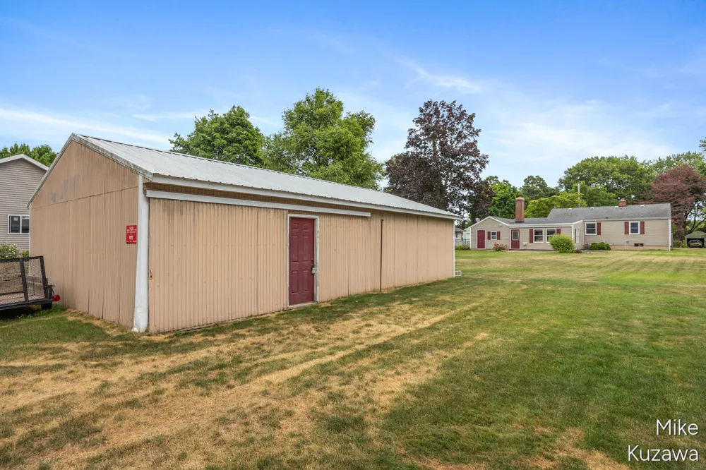 3901 Suburban Shores Drive NE Plainfield Charter Township, MI 49525