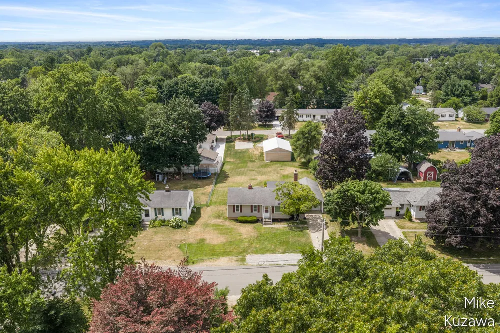 3901 Suburban Shores Drive NE Plainfield Charter Township, MI 49525