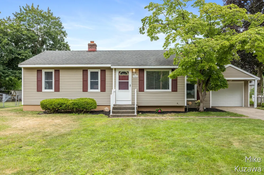 3901 Suburban Shores Drive NE Plainfield Charter Township, MI 49525