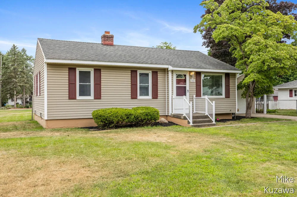 3901 Suburban Shores Drive NE Plainfield Charter Township, MI 49525