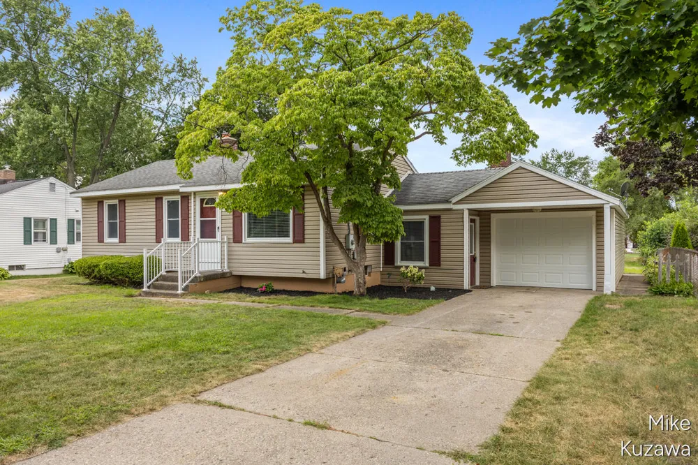 3901 Suburban Shores Drive NE Plainfield Charter Township, MI 49525