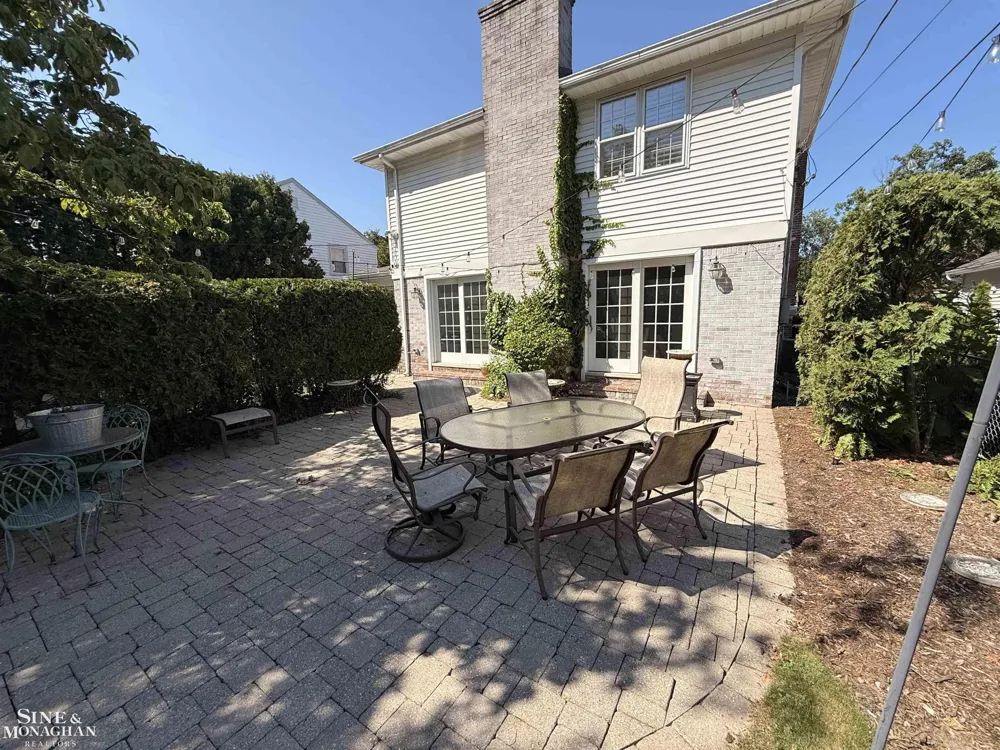 67 Stanton Lane Grosse Pointe Farms City, MI 48236