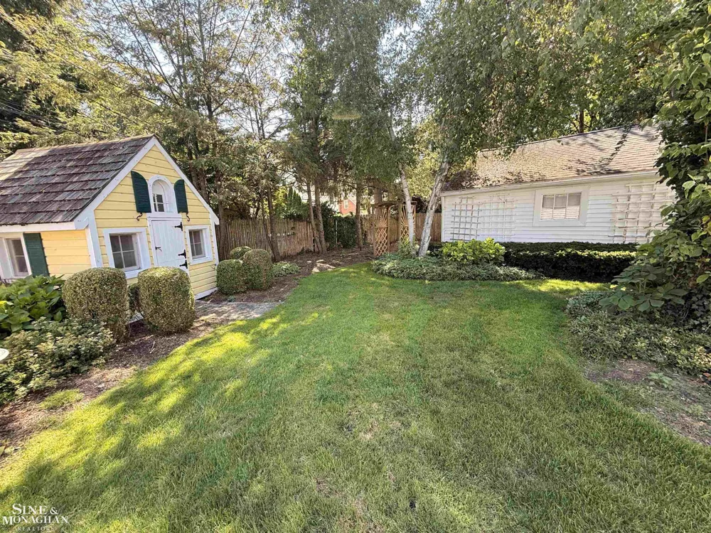 67 Stanton Lane Grosse Pointe Farms City, MI 48236