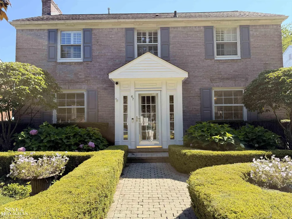 67 Stanton Lane Grosse Pointe Farms City, MI 48236