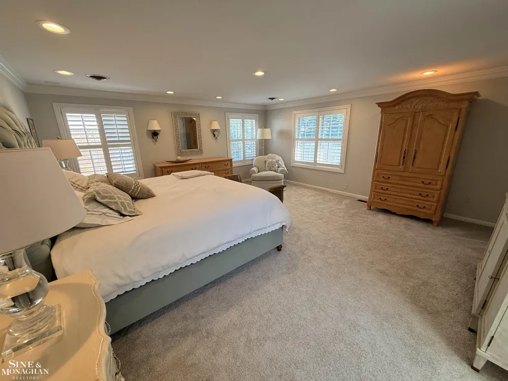 67 Stanton Lane Grosse Pointe Farms City, MI 48236
