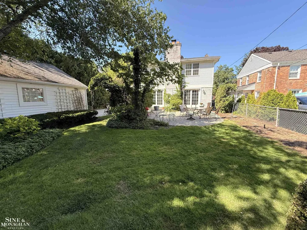 67 Stanton Lane Grosse Pointe Farms City, MI 48236