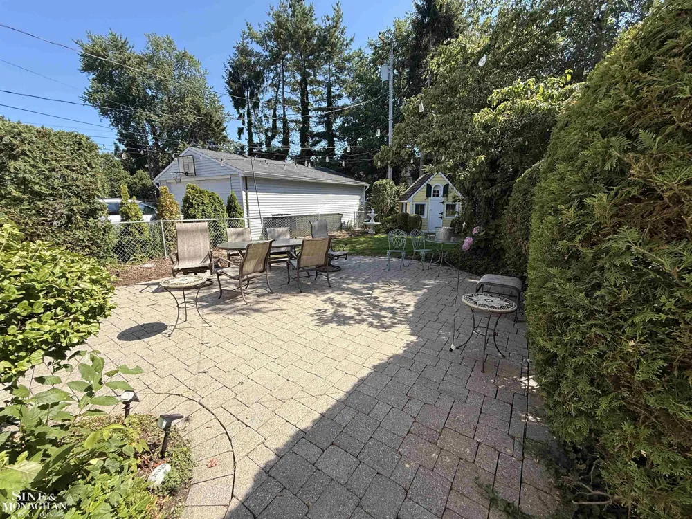 67 Stanton Lane Grosse Pointe Farms City, MI 48236
