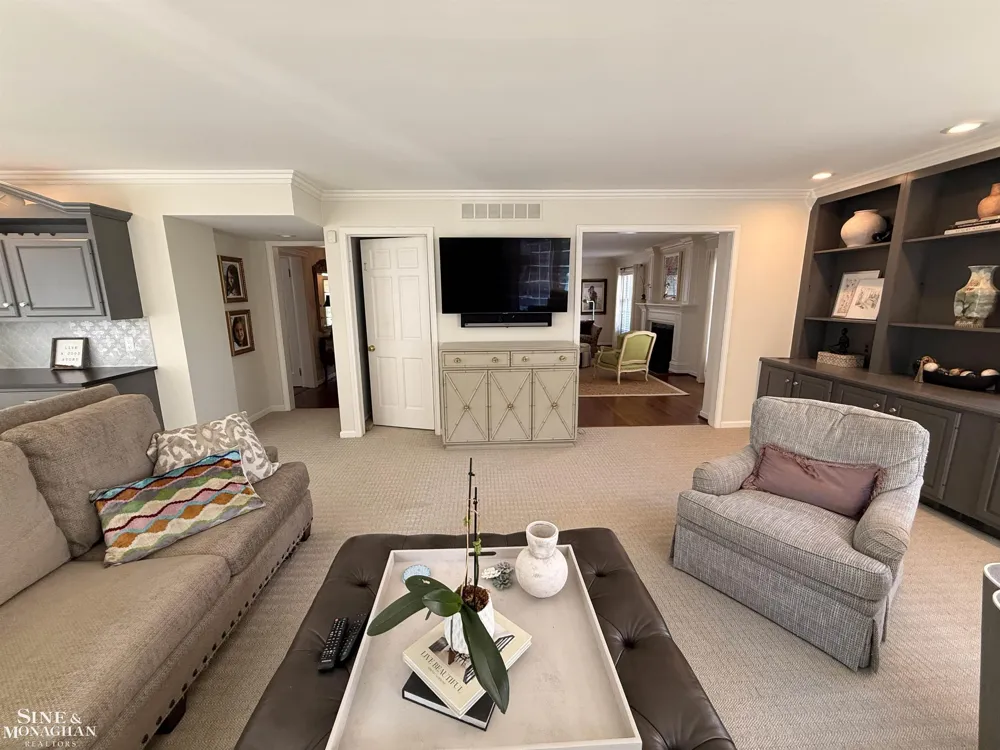 67 Stanton Lane Grosse Pointe Farms City, MI 48236