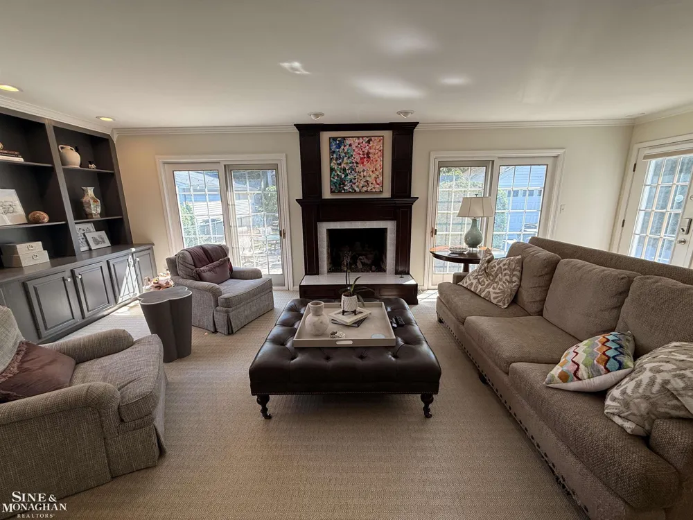 67 Stanton Lane Grosse Pointe Farms City, MI 48236