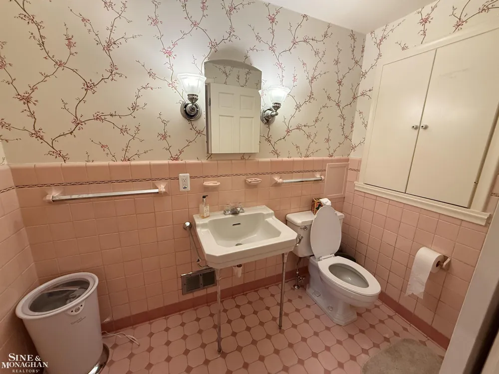 67 Stanton Lane Grosse Pointe Farms City, MI 48236