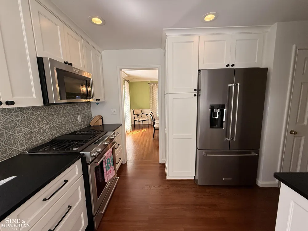 67 Stanton Lane Grosse Pointe Farms City, MI 48236