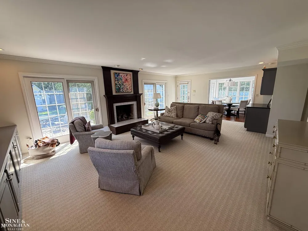 67 Stanton Lane Grosse Pointe Farms City, MI 48236